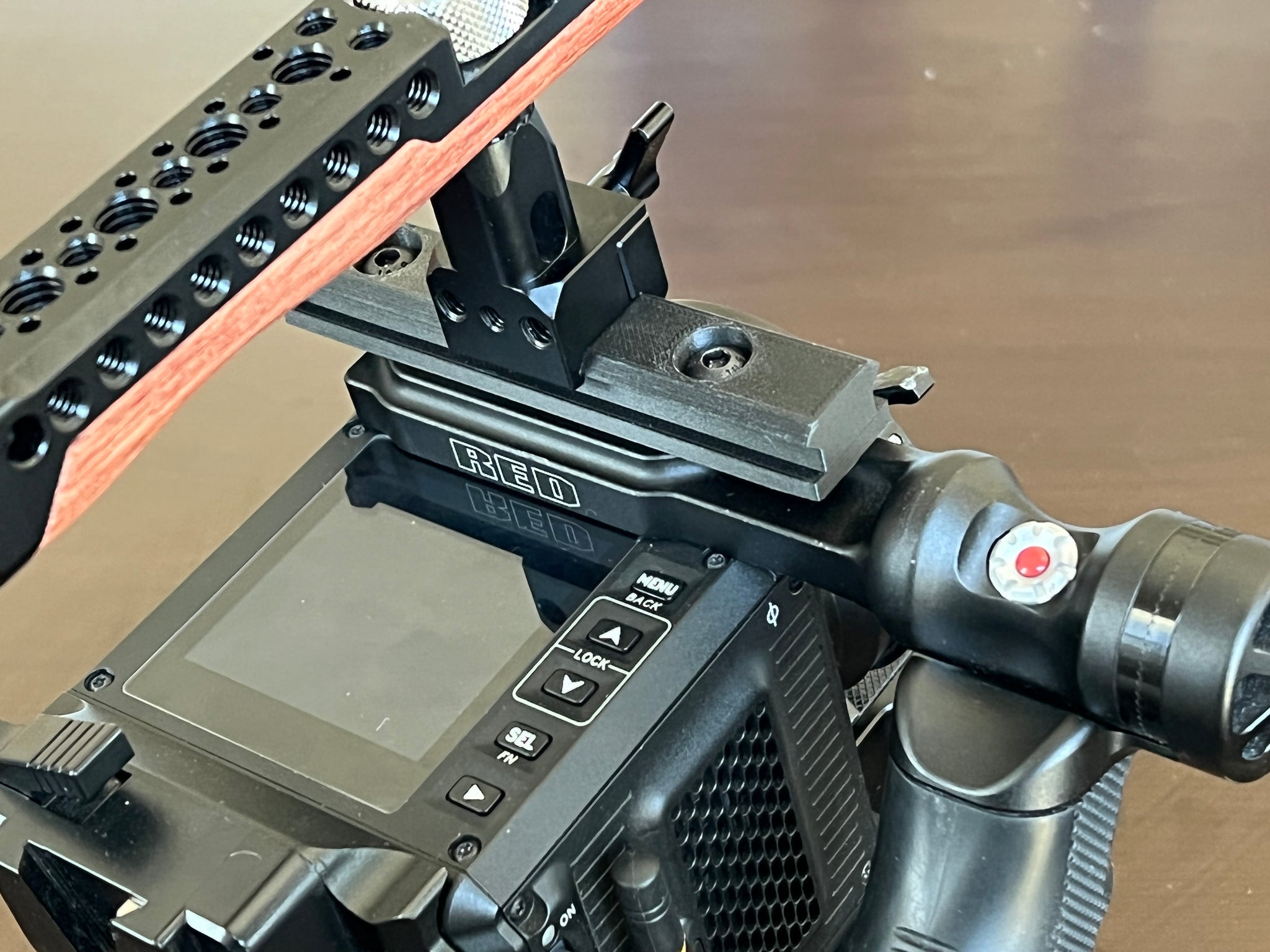 【美品】RED KOMODO OUTRIGGER HANDLE Rent a RED DIGITAL CINEMA KOMODO Outrigger Handle at LensProToGo.com